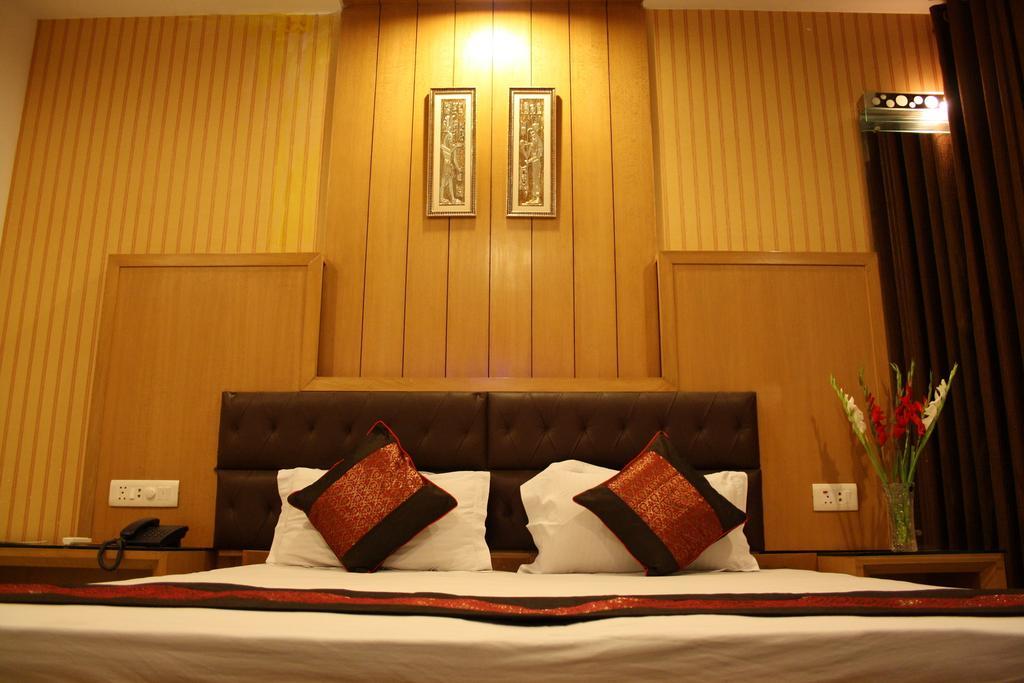 Hotel Apra Inn ニューデリー エクステリア 写真